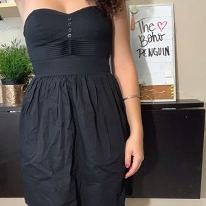Sweetheart neckline strapless black dress